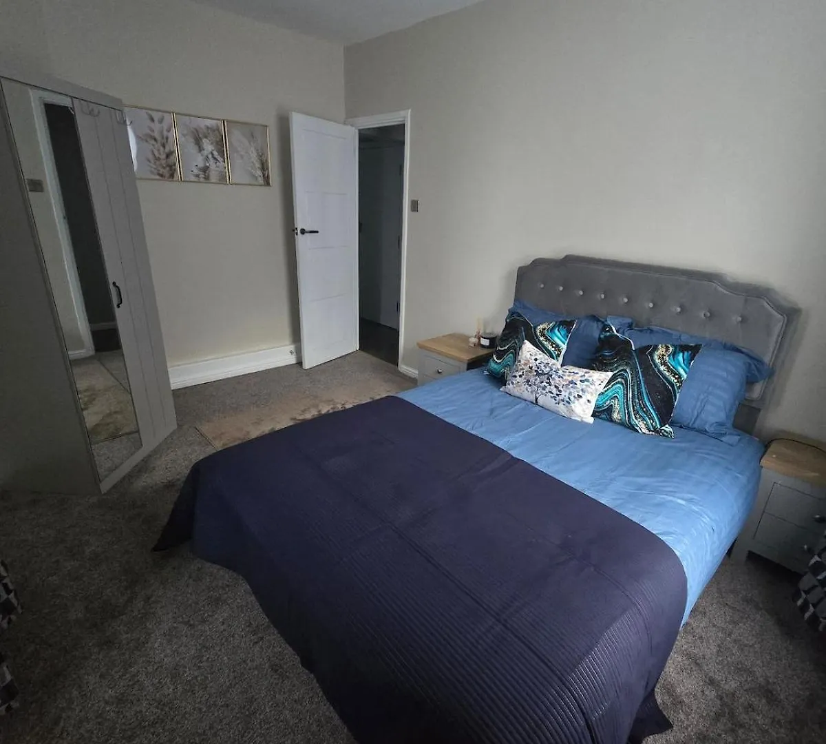 Contemporary & Spacious 1Bd - Fireplace With Modern Comforts London United Kingdom