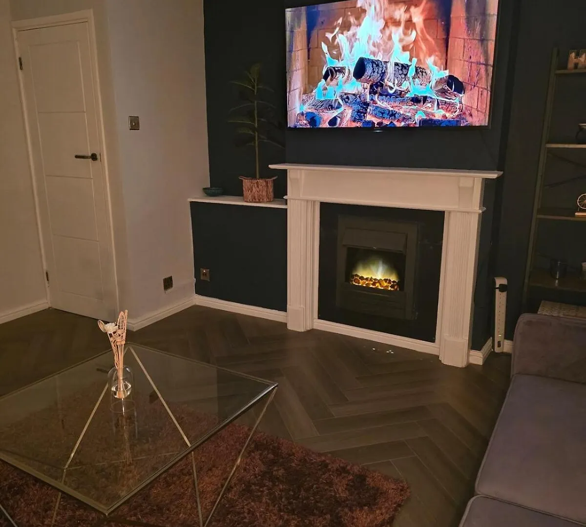 Contemporary & Spacious 1Bd - Fireplace With Modern Comforts London