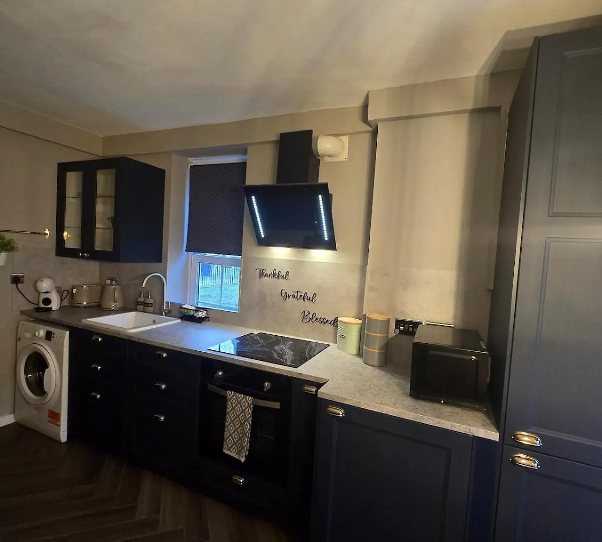 Apartment Contemporary & Spacious 1Bd - Fireplace With Modern Comforts London
