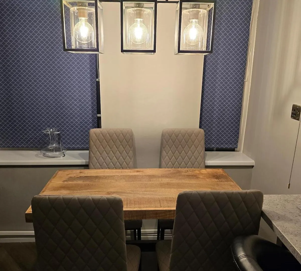 Contemporary & Spacious 1Bd - Fireplace With Modern Comforts London
